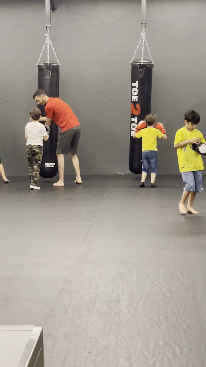 Blue Gloves Gym نادي القفاز الأزرق الرياضي - فرع الروضة