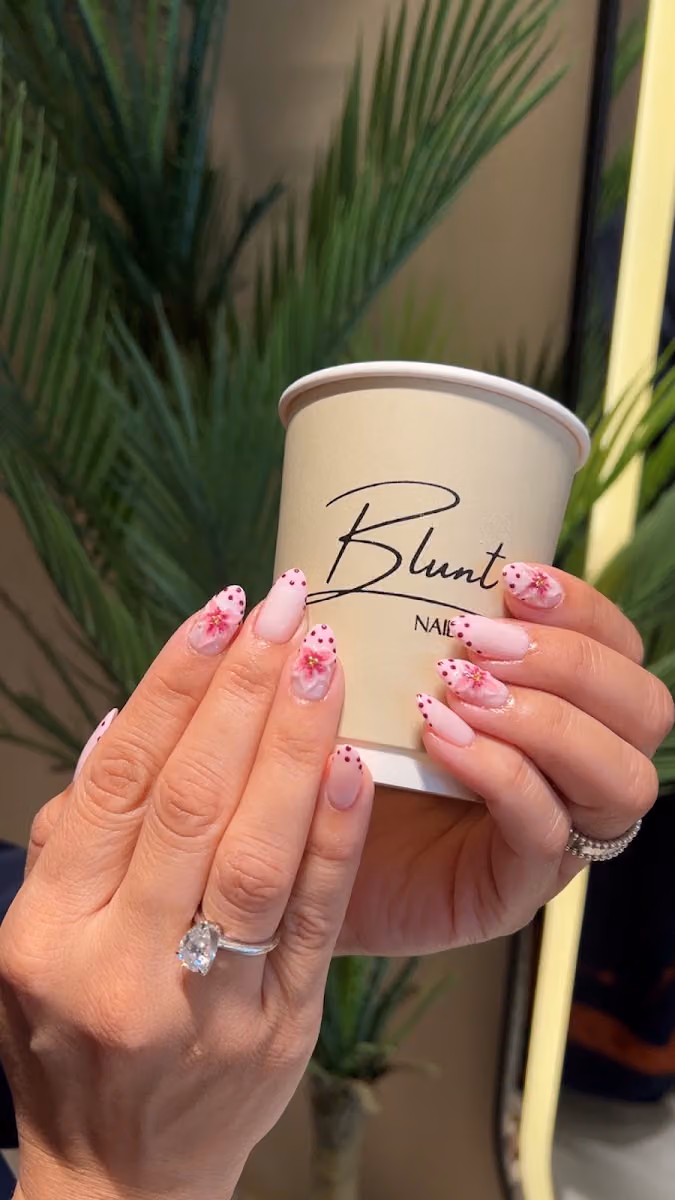Blunt nails spa