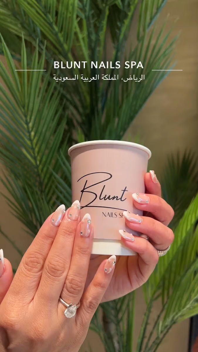 Blunt nails spa