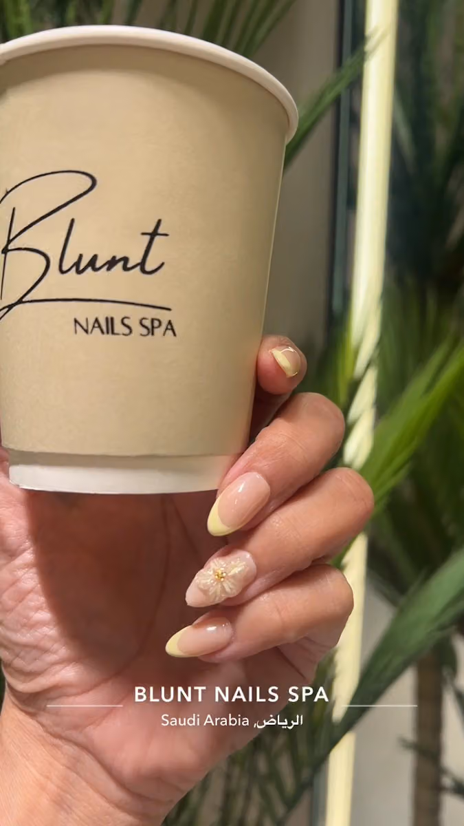 Blunt nails spa