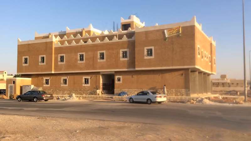 بناية الروشن ، شقق عزاب فاخرة