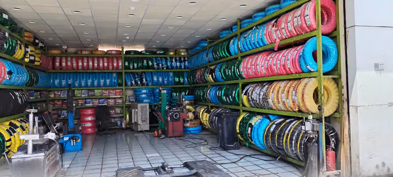 بنشر انوار الطريق للاطارات