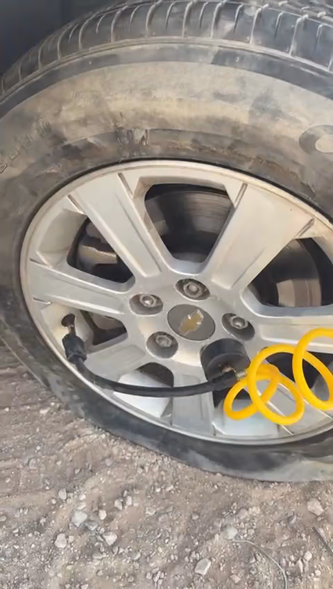بنشر متنقل كفرات وبطاريات عزم المحرك