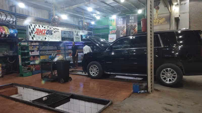بنشر و بطاريات غيار زيت. انوار الطريق