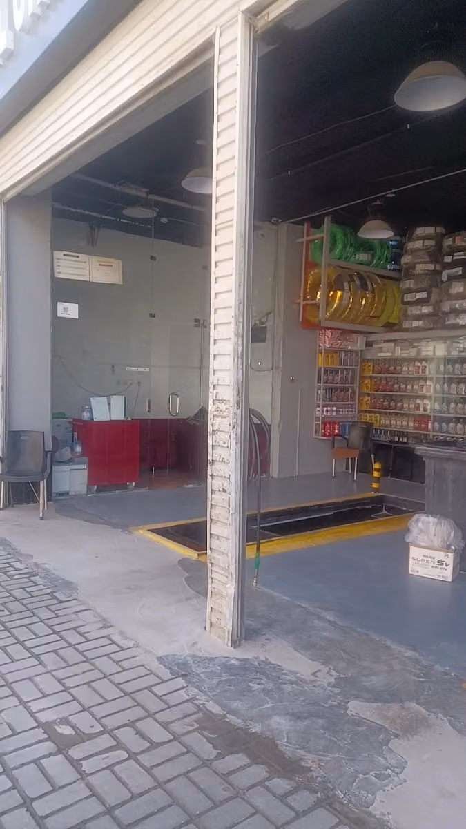 بنشر وبطاريات شركة طموح الطريق الخدمات السيارت