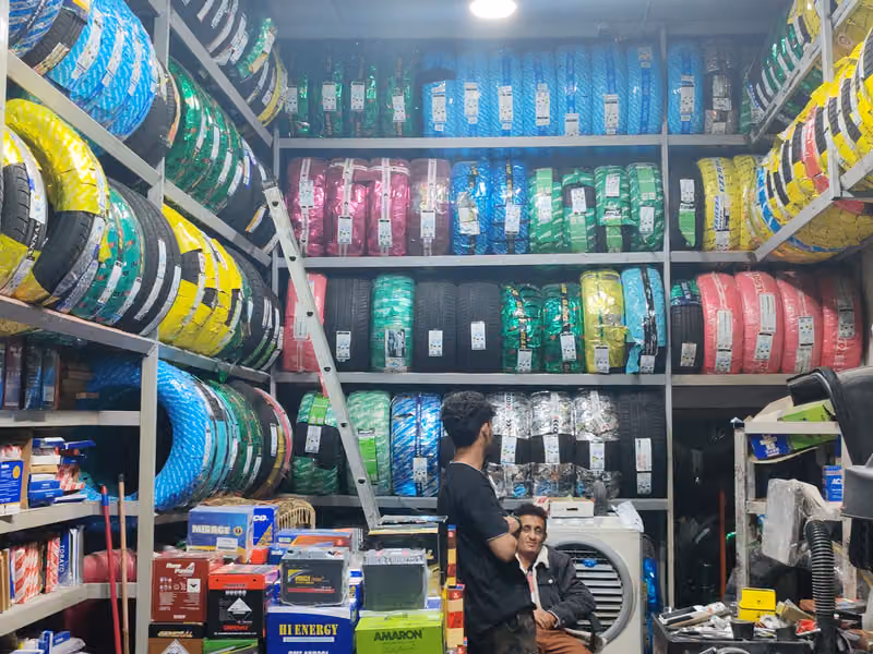بنشر وبطاريات وبرمجه حساسات
