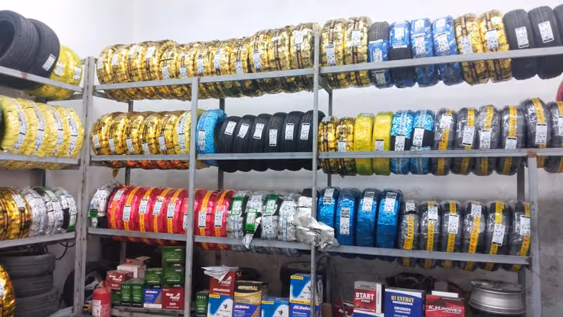 بنشر وبطاريات وترصيص كفرات ومشاوير
