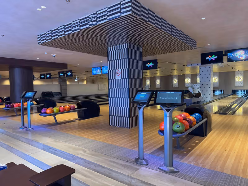 Bowlo Bowling بولو بولينج