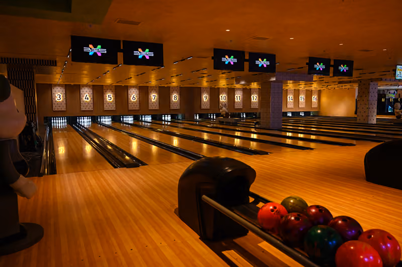 Bowlo Bowling