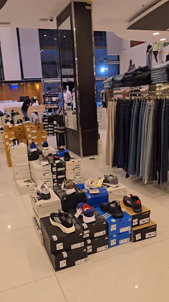 برانداتي اوتلت