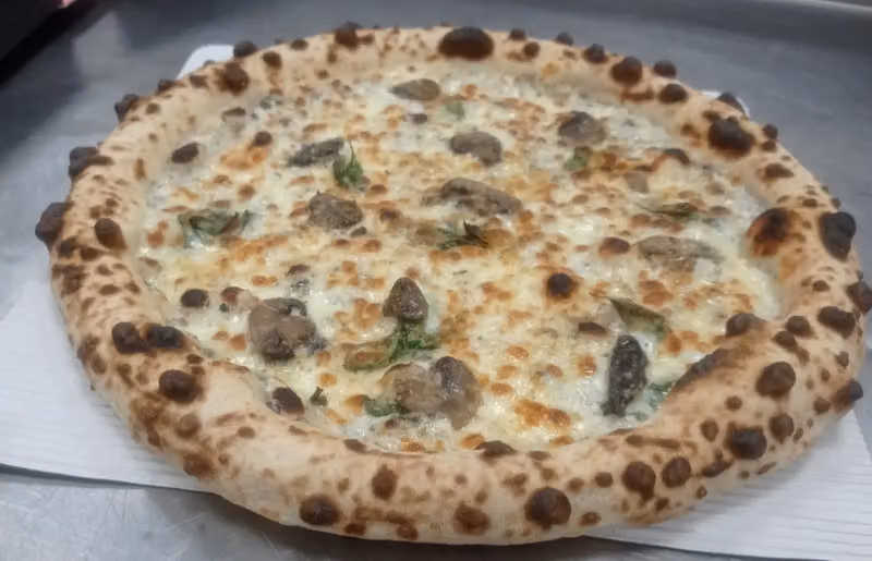 بروستد وبيتزا عش الفروج - ألذ بروستد - Osh Alfarooj Broasted and Napoli Pizza)