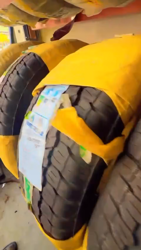 بطاريات وبنشر وغيار زيوت السيارت مسارات الخدمه
