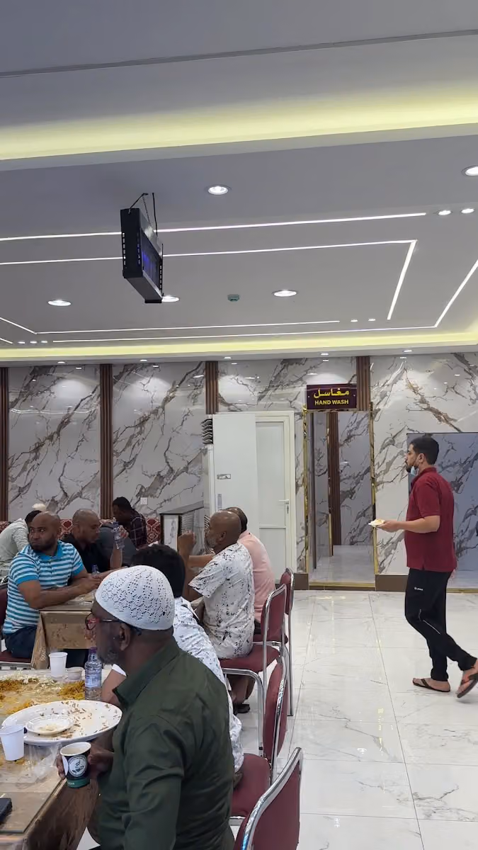 مطعم بخاري