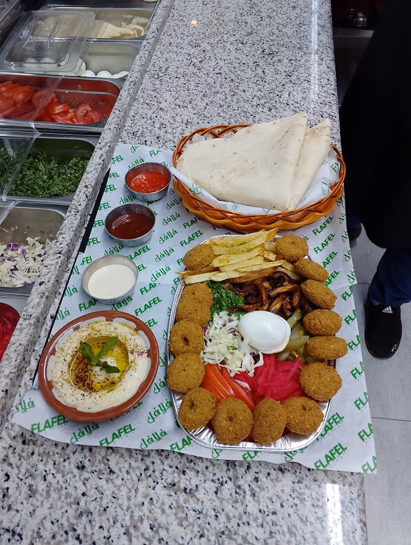 بوفيه وسندويشات منبع الفلافل