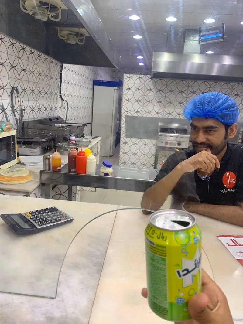 بيسال لتقديم الوجبات