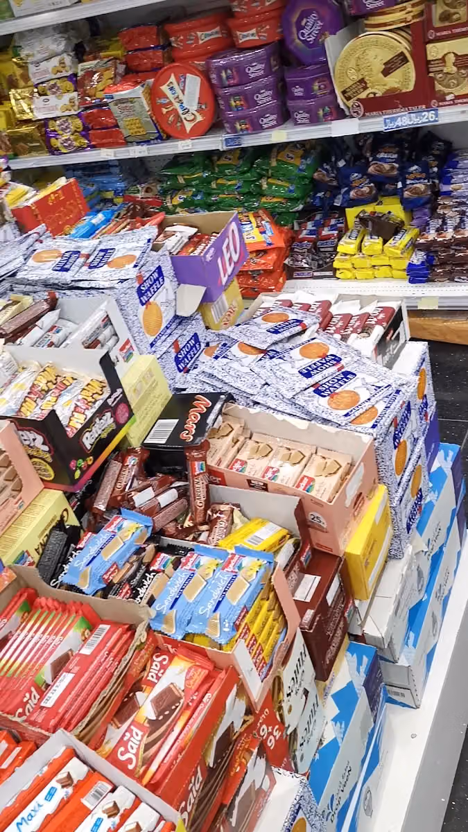 بيت العروض للحلويات المستورده للمواد الغذائيه المخفضه