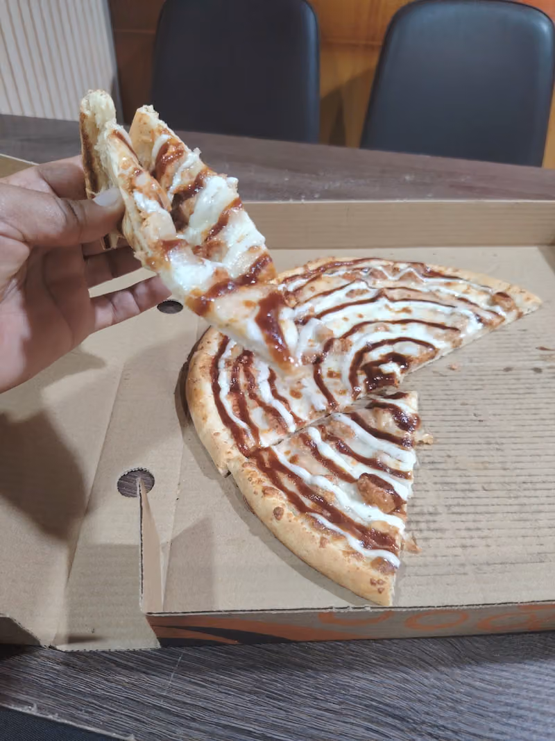 بيتزا بيوت طويق