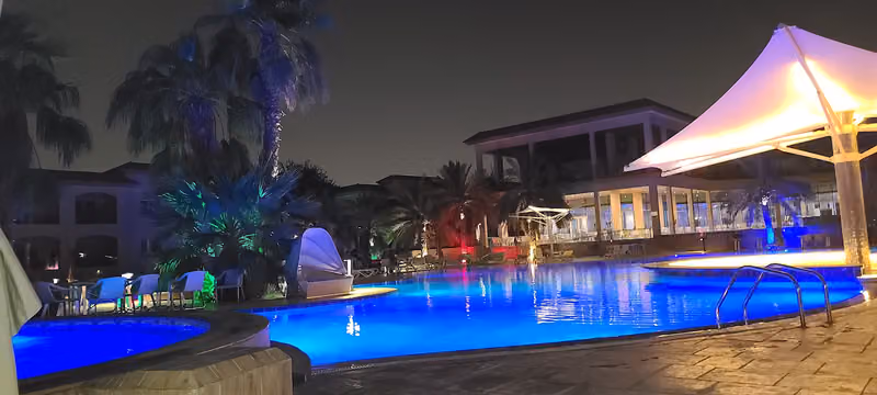 California Resort Swimming pool