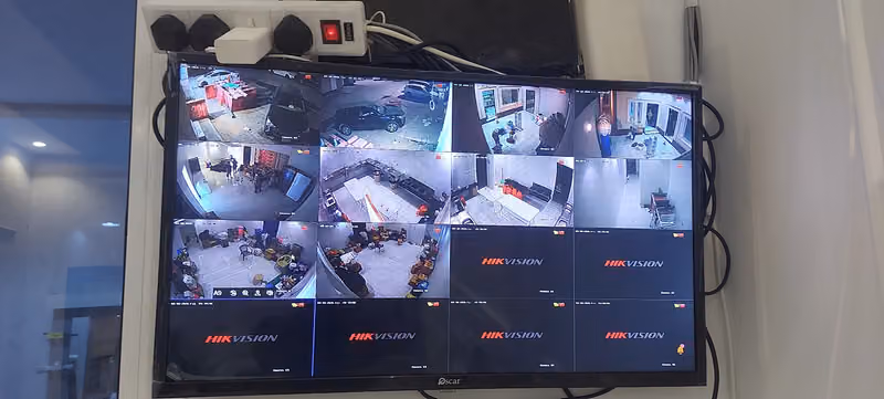 CAMERA SHOP