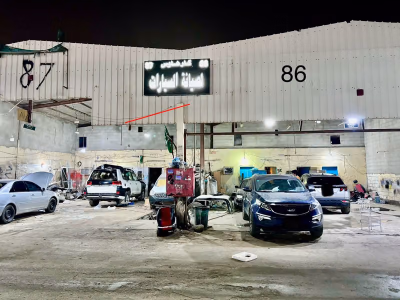 Car Denting & Painting Workshop(86-87)
