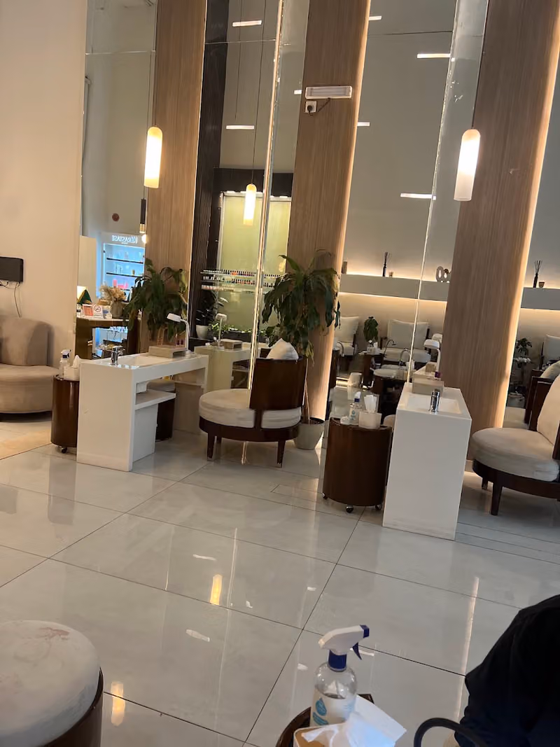 Caye (Hair & Nail Salon)