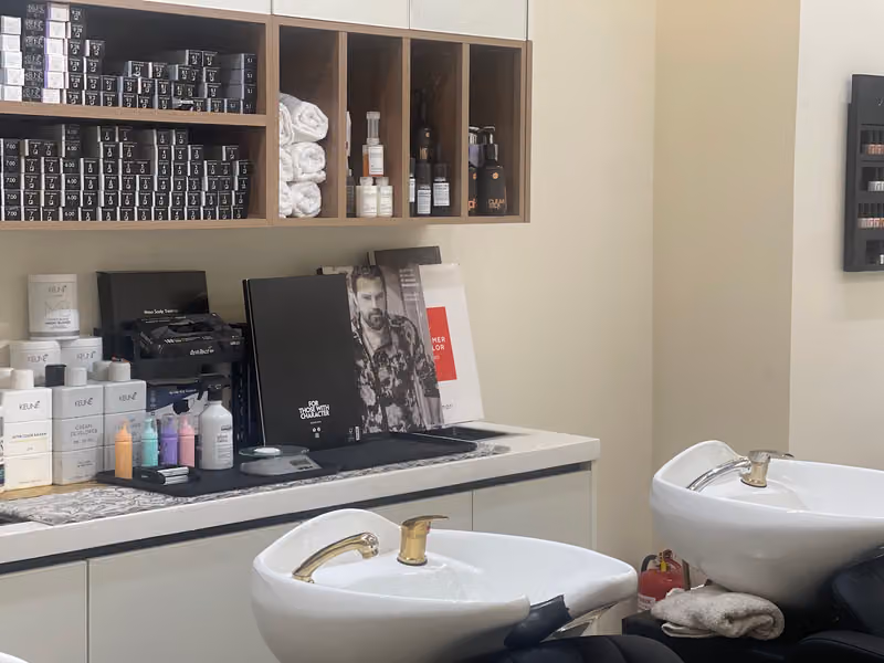 CHEQUERED BEAUTY SALON