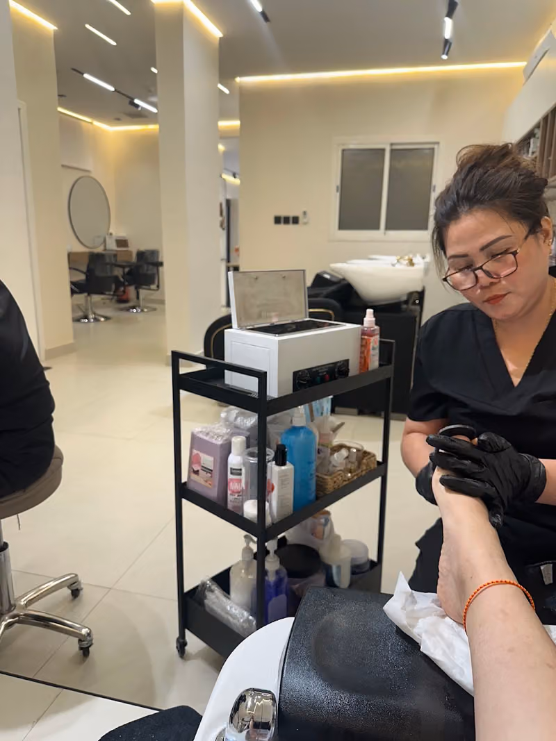 CHEQUERED BEAUTY SALON