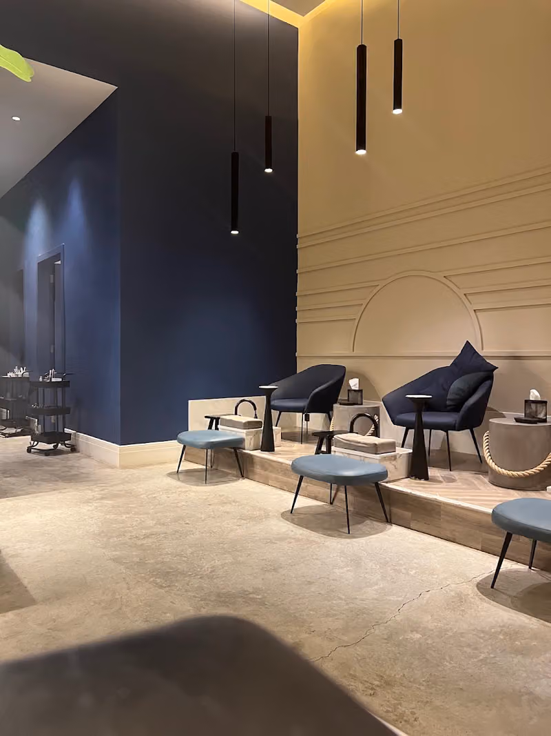 Circle Nail Bar
