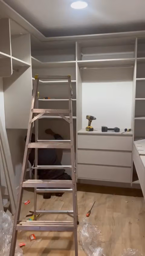 Closets Art فن الخزائن