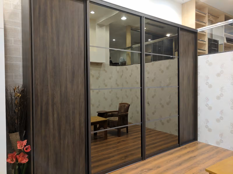 Closets Art فن الخزائن