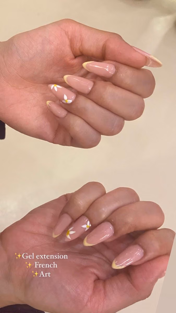 Coco bar nail & hair
