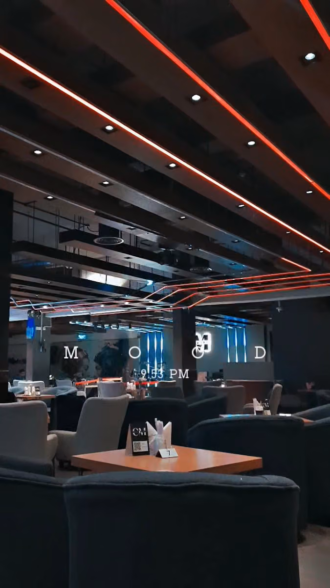 CORNER & MORE LOUNGE