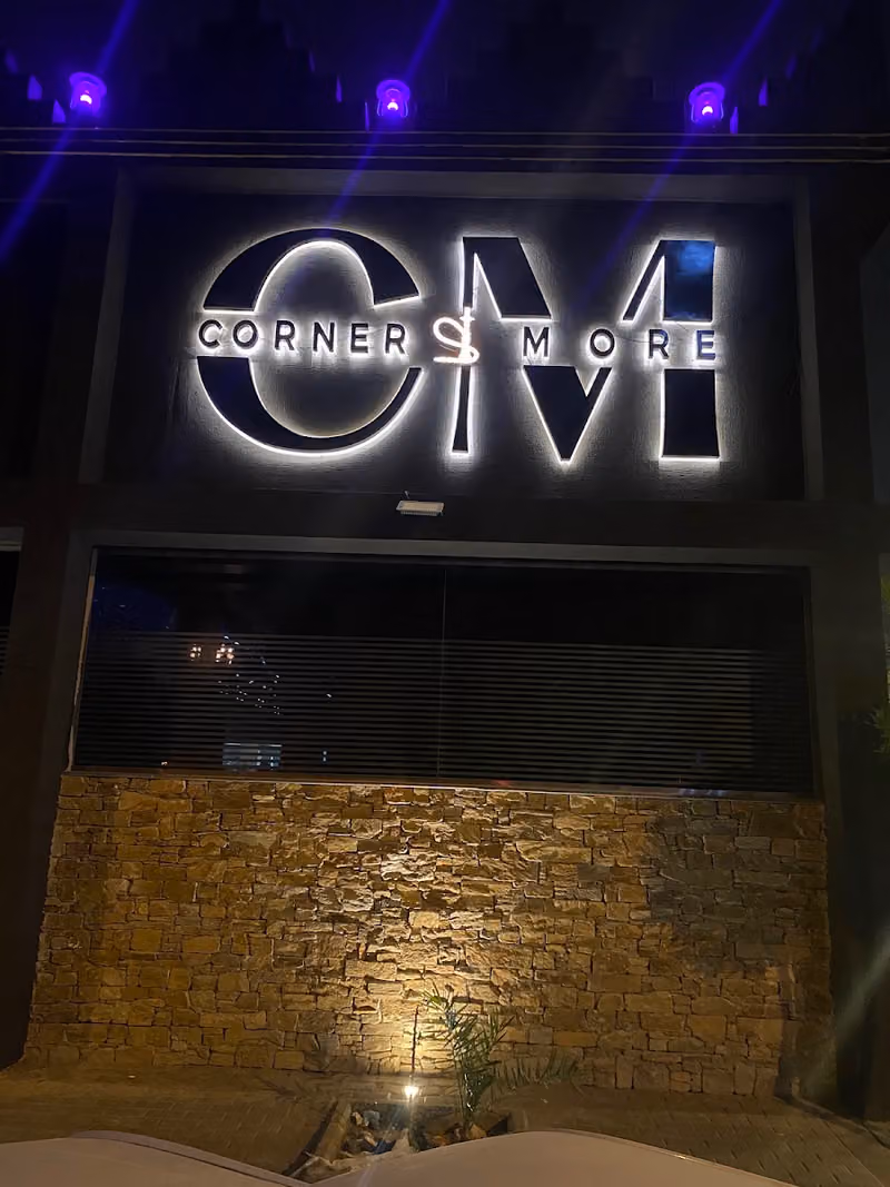CORNER & MORE LOUNGE