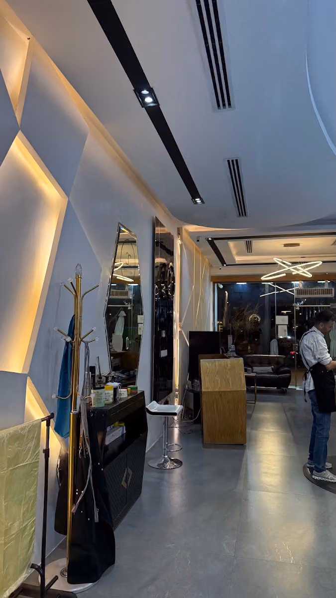 Corner Palace Barber shop
