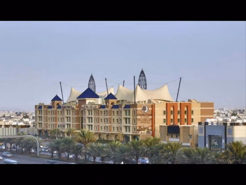 دبل تري من هيلتون الرياض - بوابة المروج للأعمال