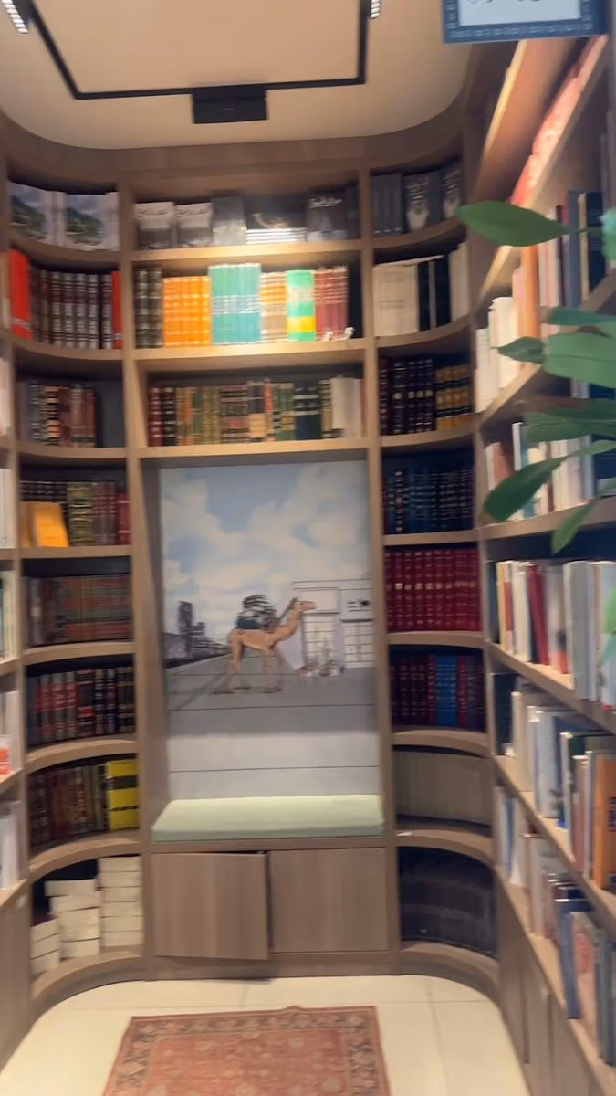 ضفة | مكتبة، مقهى، مجتمع