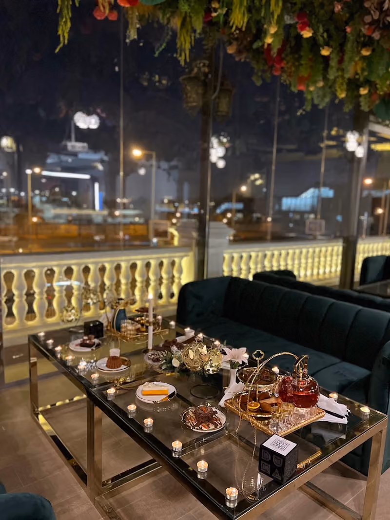 ضحى كافيه & مطعم