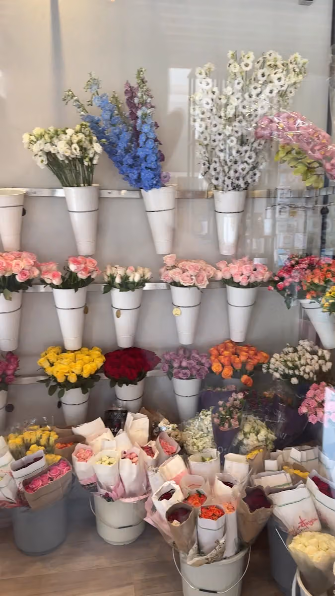 ذكريات جميلة - أفضل محل ورد طبيعي وتغليف هدايا بالرياض