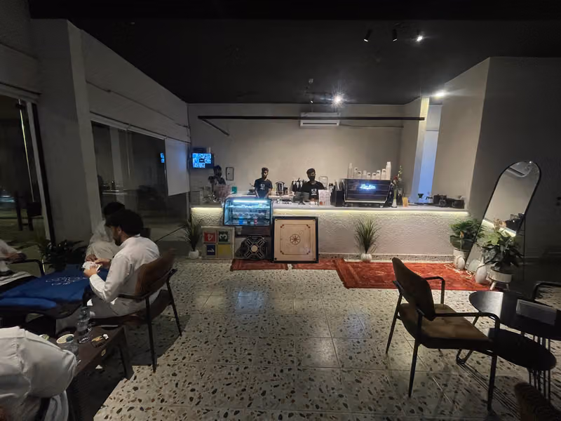 دكة كافيه بلياردو & فيفا / Dakh Cafe