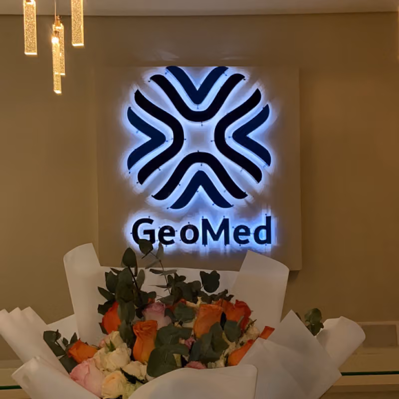 دكتور احمد امين عيادة ارض الطب جيوميد زراعة الاسنان تركيبات الاسنان