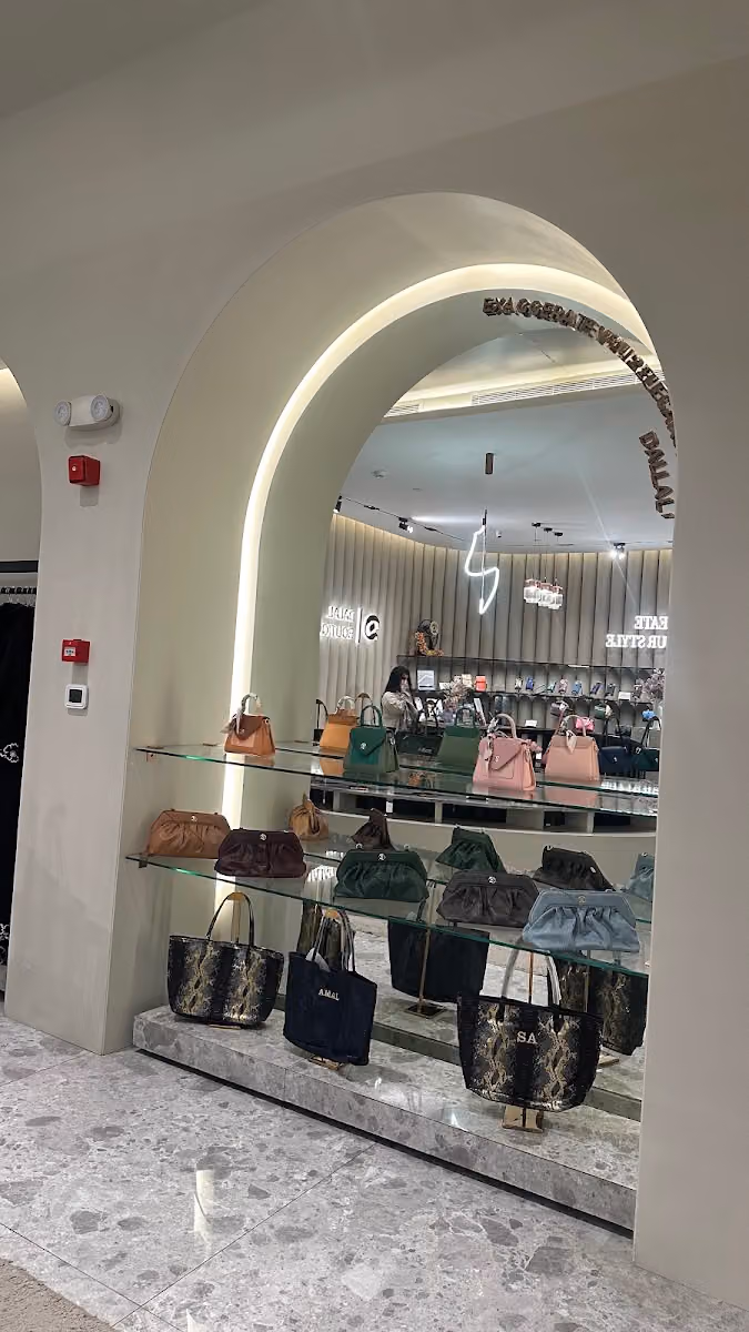 دلال بوتيك