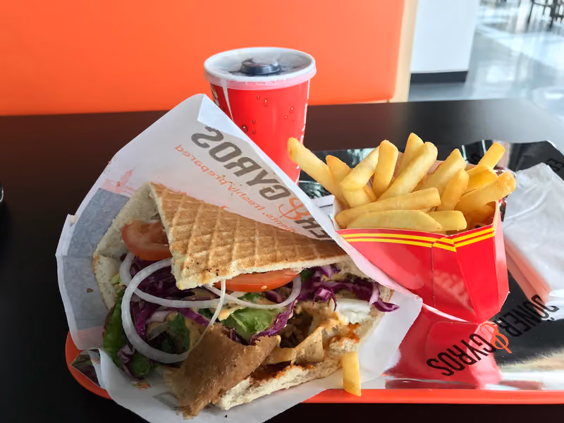 دونر و جيروس الحياة مول Doner and Gyros Hayat Mall