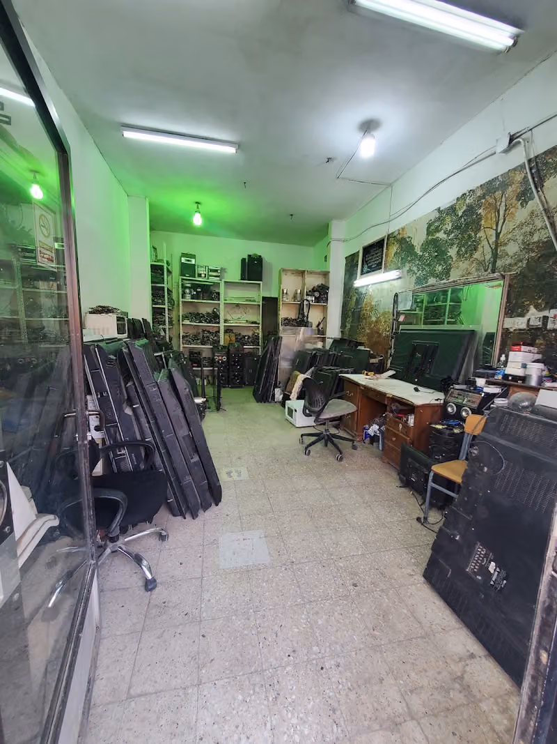 Electronic repair shop