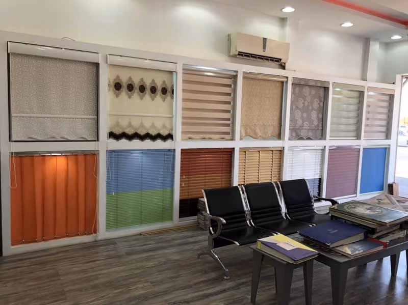 Elegant curtains and blinds الأنسجة الأنيقة للستائر
