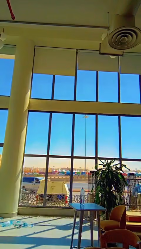 Elegant curtains and blinds الأنسجة الأنيقة للستائر