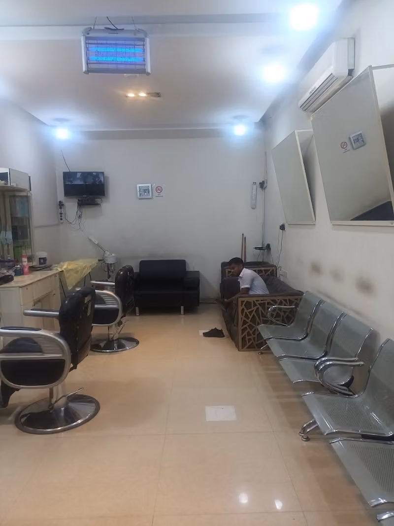 Emon the Hairdresser