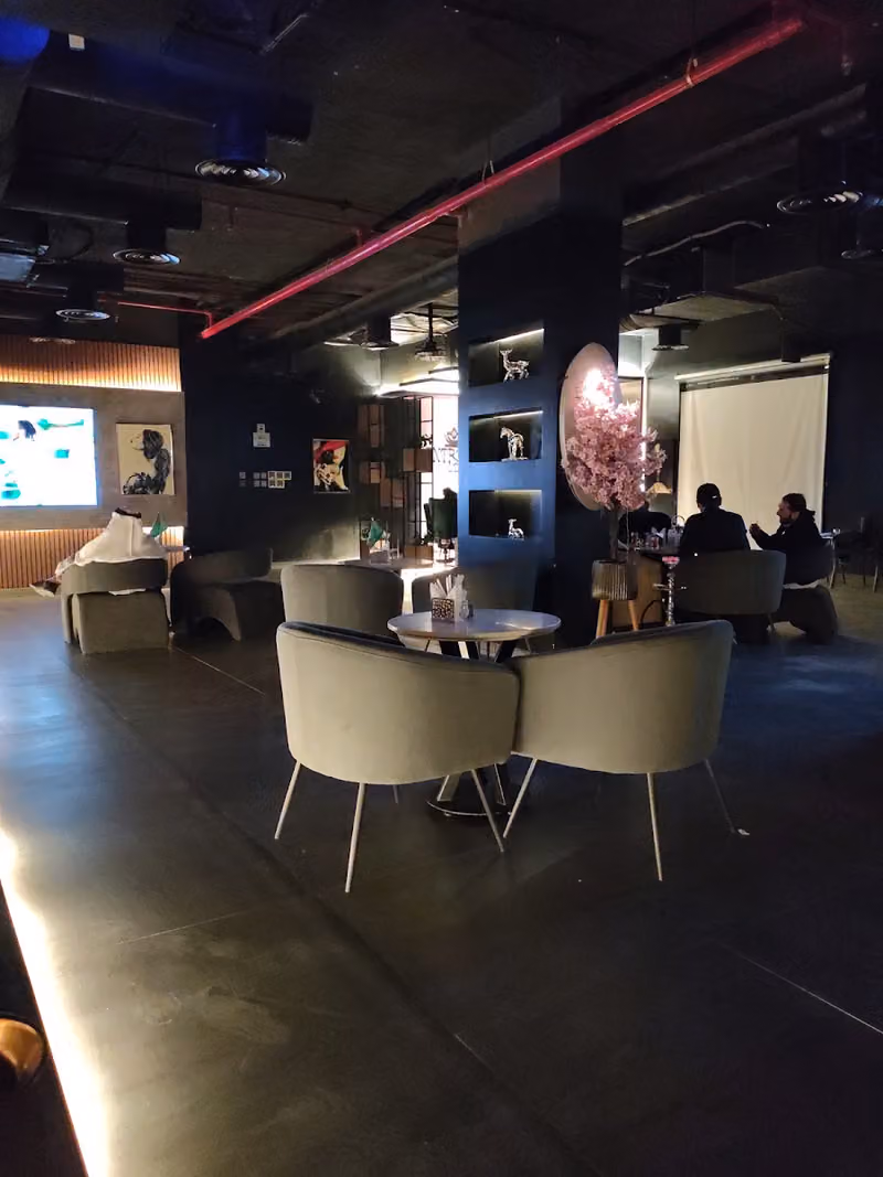 ENTRO LOUNGE | انترو لاونج