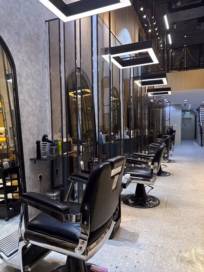 Five Minutes Barbershop صالون فايف منتس للحلاقة