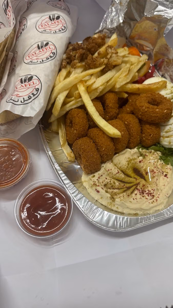 فلافل ناز ( فطيرة الفلافل الدمشقية سابقا)