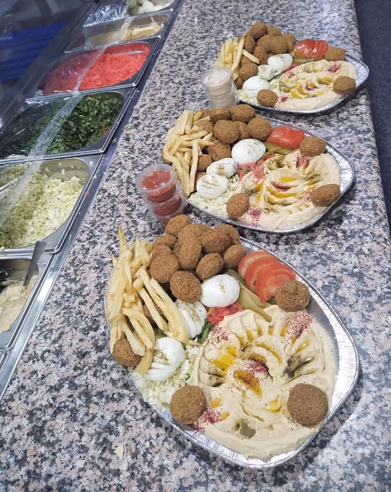 فلافل وفطيرة صيف الشام